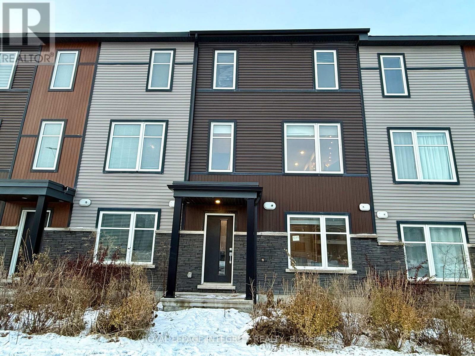 1079 Speedvale Court, Ottawa, Ontario K2T 0P6 - Photo 1 - X12592646