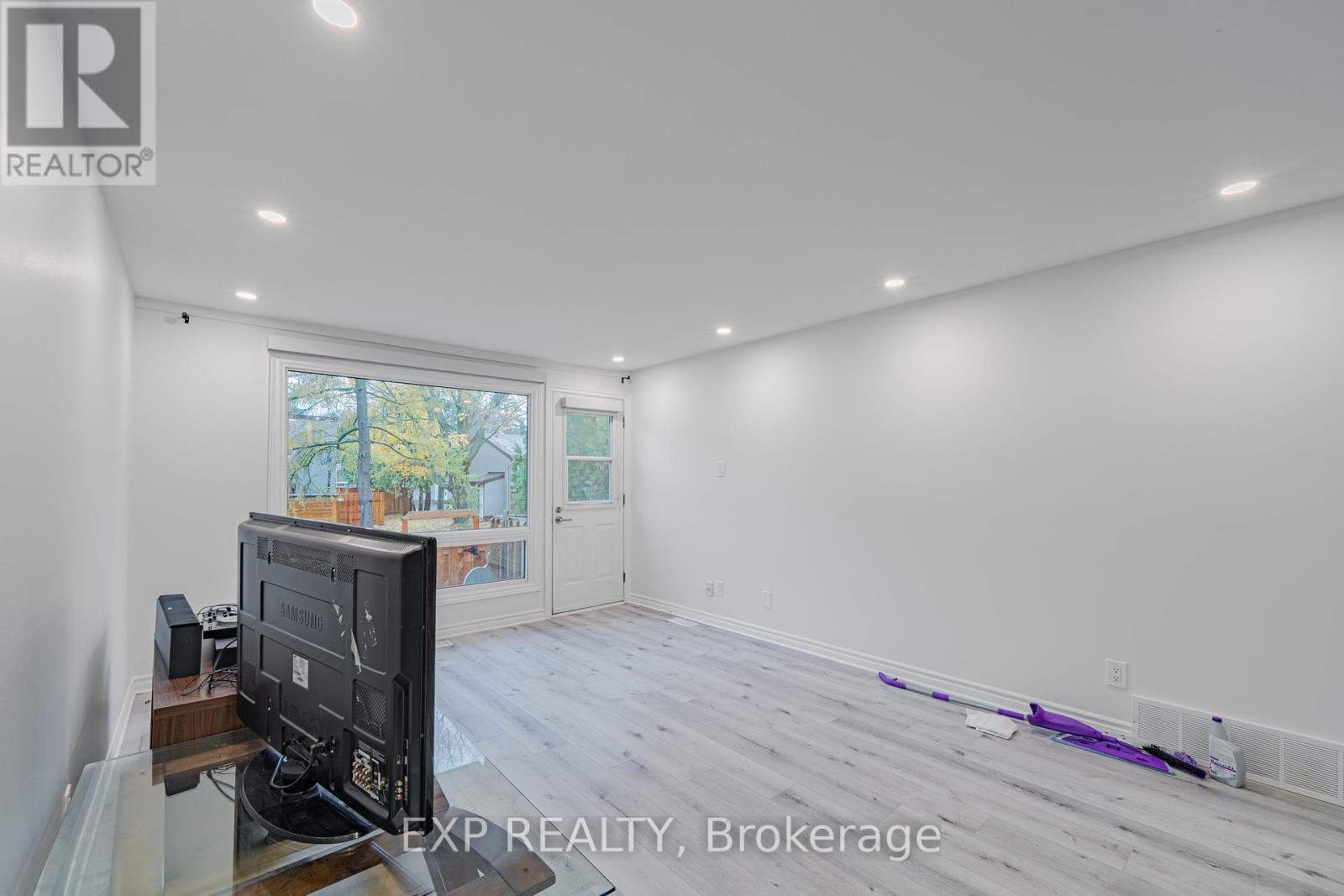 268 Woodfield Drive, Ottawa, Ontario K2G 4P2 - Photo 15 - X12592776