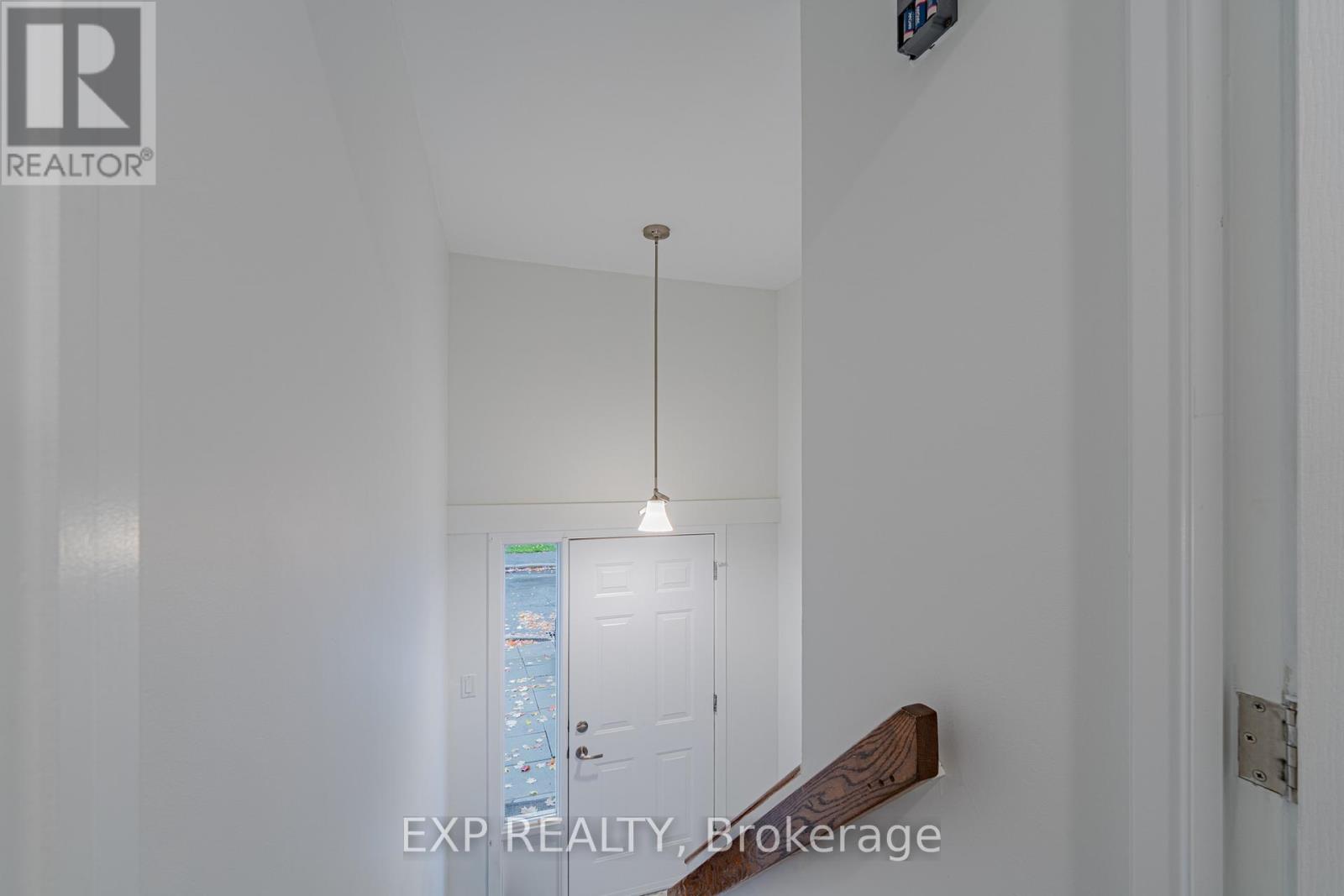 268 Woodfield Drive, Ottawa, Ontario K2G 4P2 - Photo 12 - X12592776