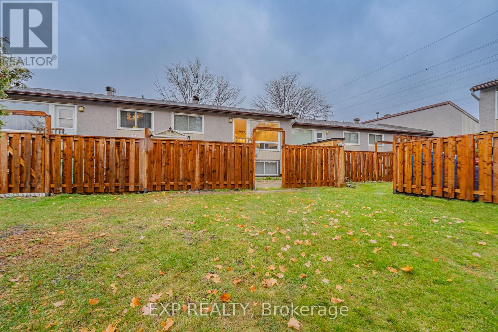 268 Woodfield Drive, Ottawa, Ontario K2G 4P2 - Photo 4 - X12592776