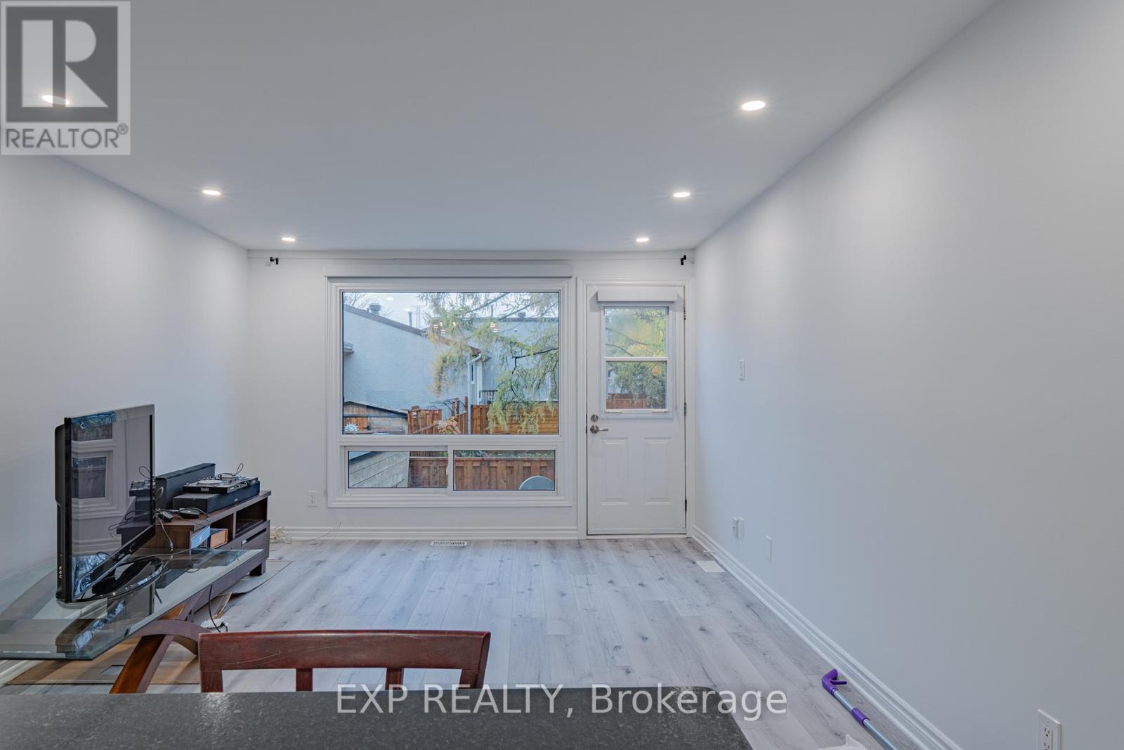 268 Woodfield Drive, Ottawa, Ontario K2G 4P2 - Photo 26 - X12592776