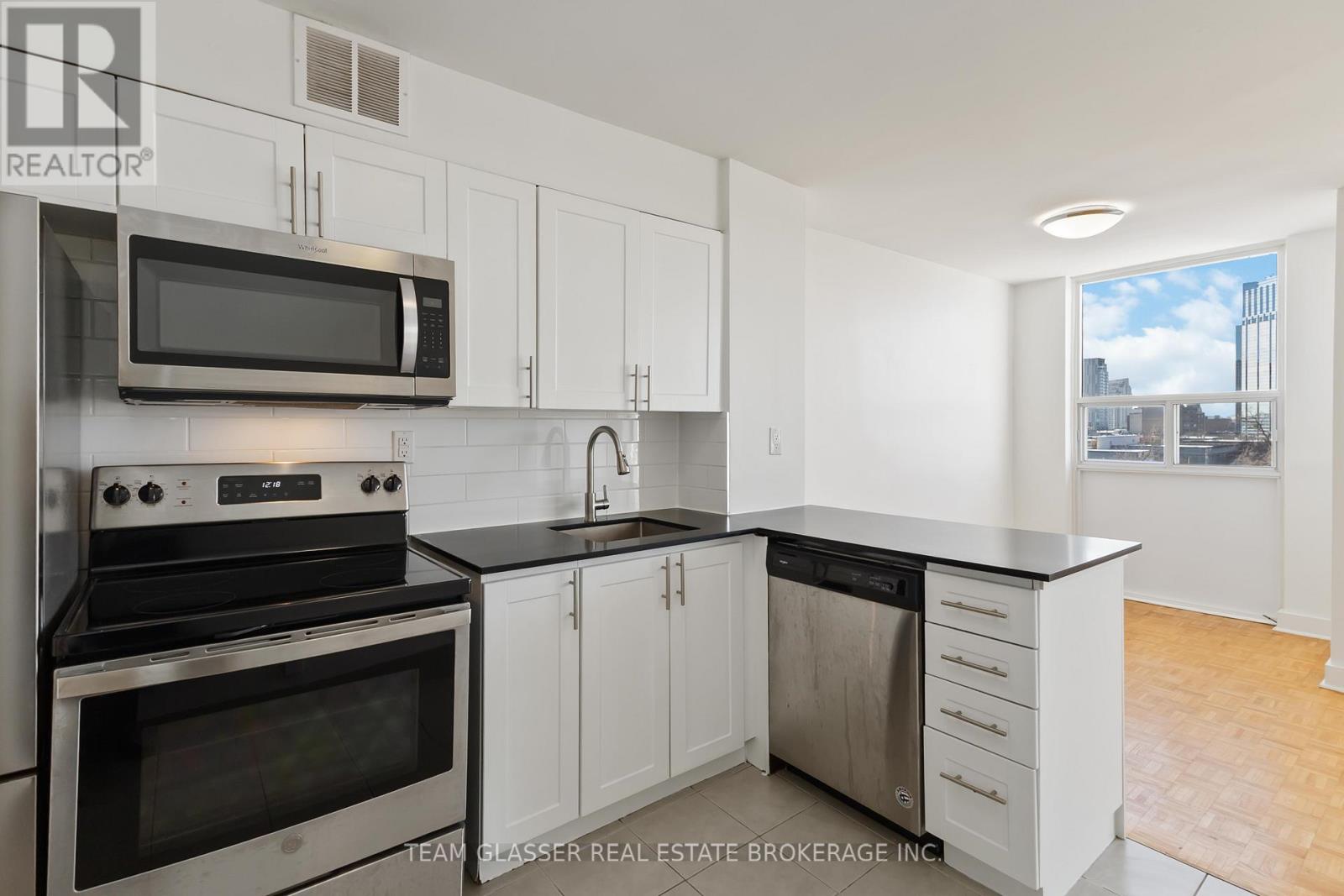 801 - 396 Queens Avenue, London East, Ontario  N6B 1X7 - Photo 12 - X12592546