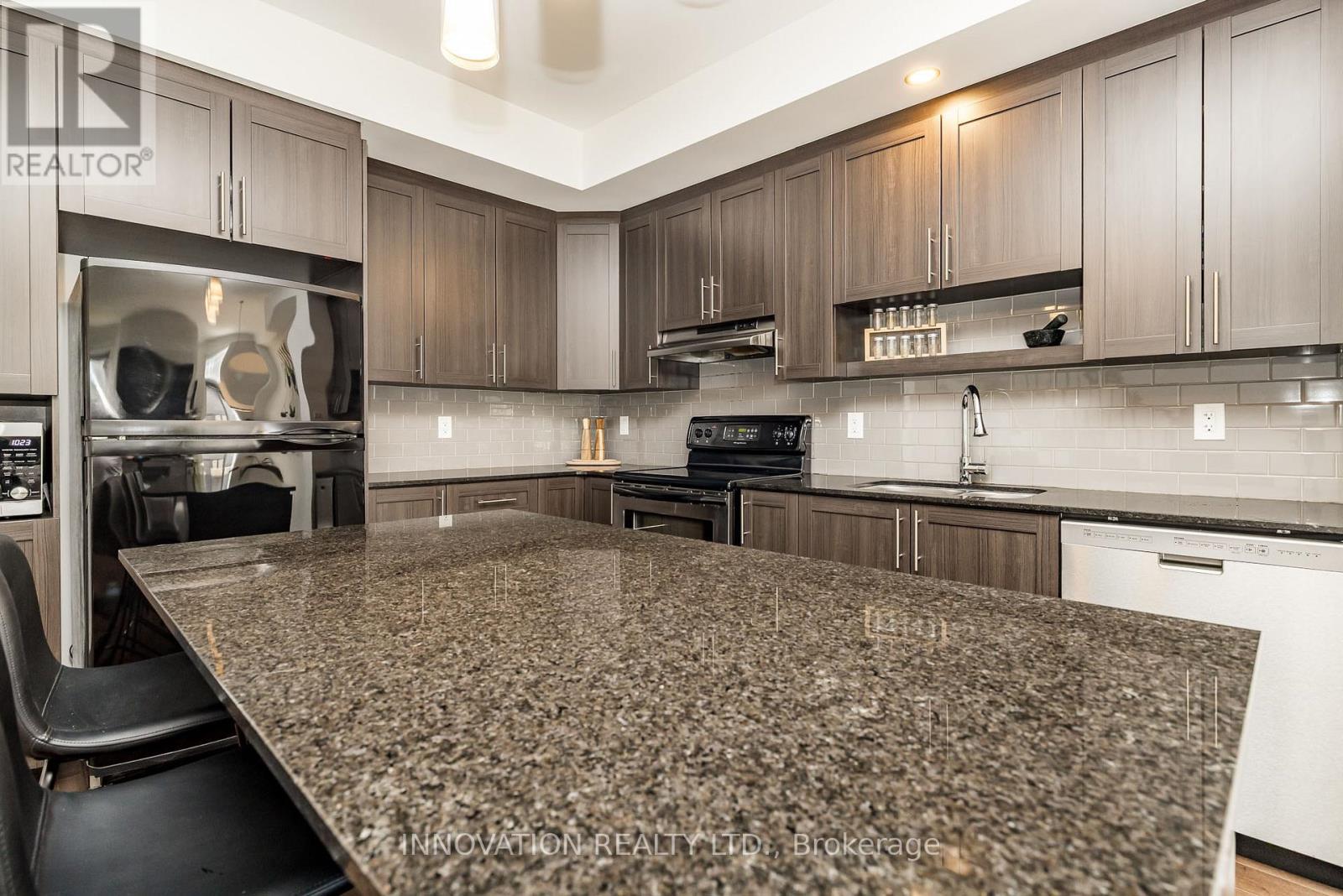 288 Munro Street, Carleton Place, Ontario  K7C 0P2 - Photo 13 - X12366237