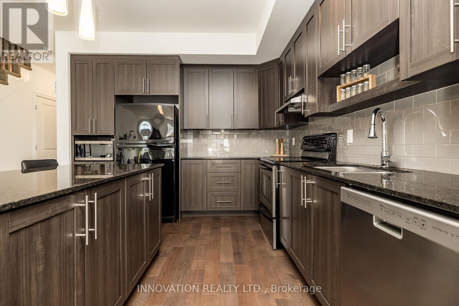 288 Munro Street, Carleton Place, Ontario  K7C 0P2 - Photo 15 - X12366237