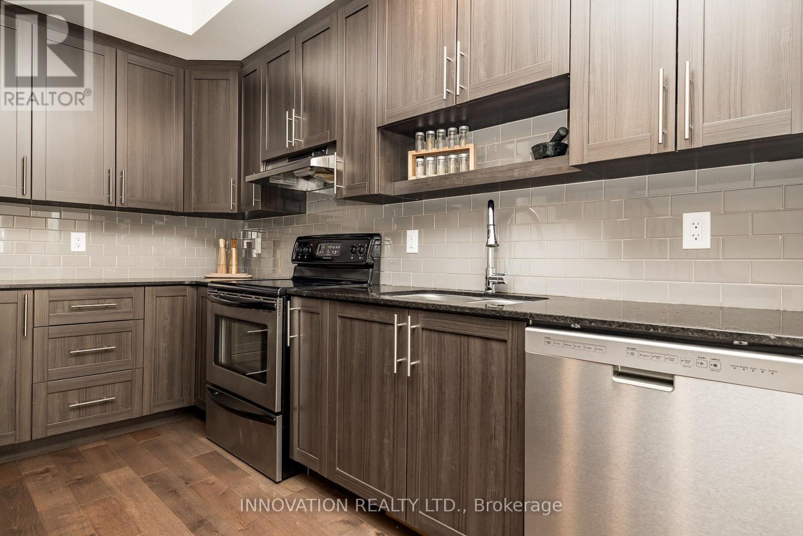 288 Munro Street, Carleton Place, Ontario  K7C 0P2 - Photo 14 - X12366237