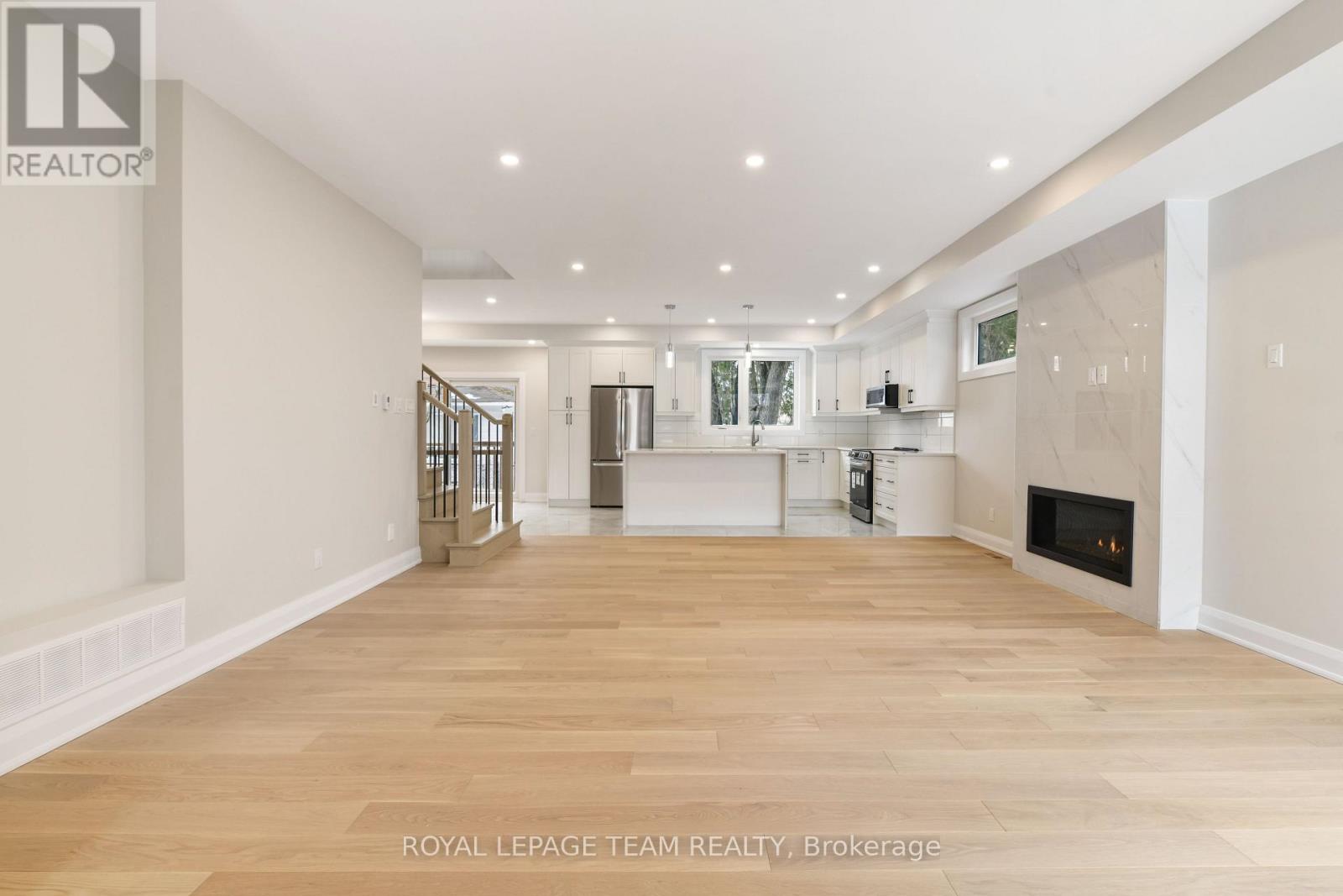 845 Melfa Crescent, Ottawa, Ontario K2C 0P5 - Photo 3 - X12591592