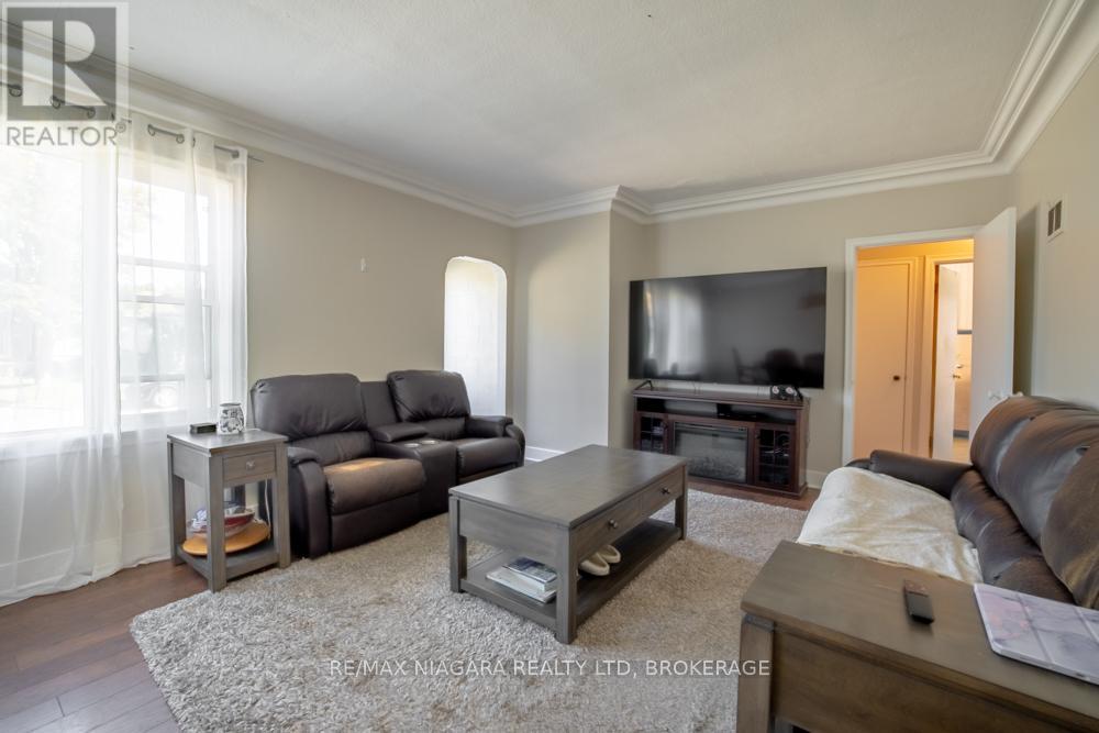 55 Ann Street, Thorold, Ontario L2V 2J8 - Photo 4 - X12592338