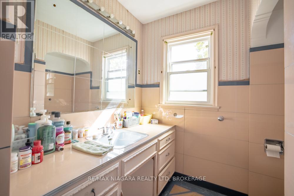 55 Ann Street, Thorold, Ontario L2V 2J8 - Photo 9 - X12592338