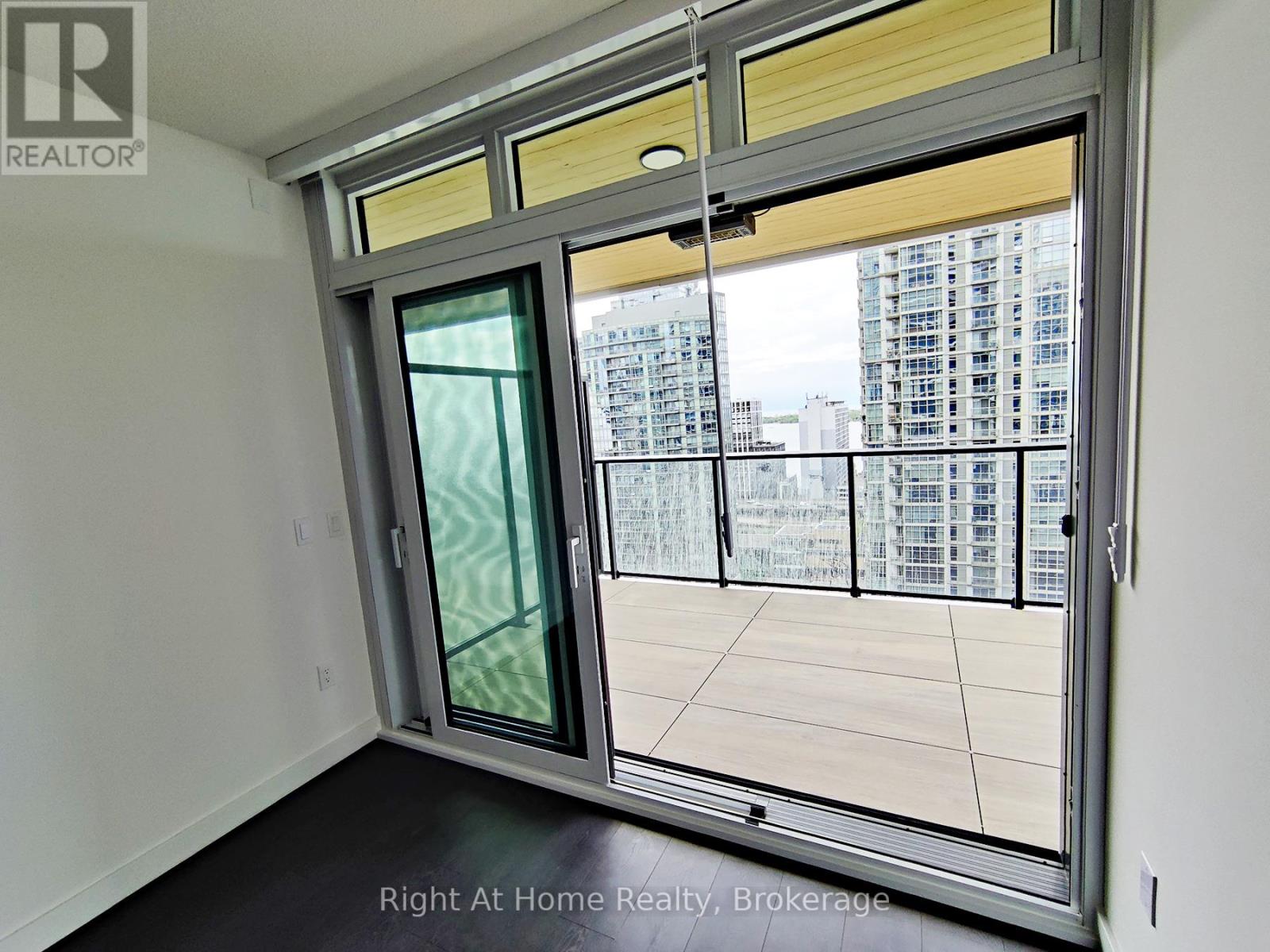 1907 - 1 Concord Cityplace Way, Toronto, Ontario M5V 0X3 - Photo 3 - C12592748