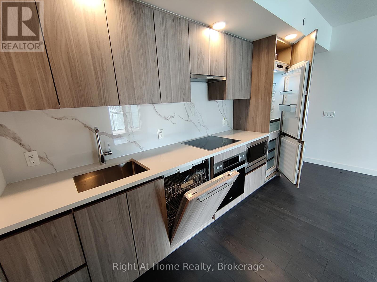 1907 - 1 Concord Cityplace Way, Toronto, Ontario M5V 0X3 - Photo 7 - C12592748