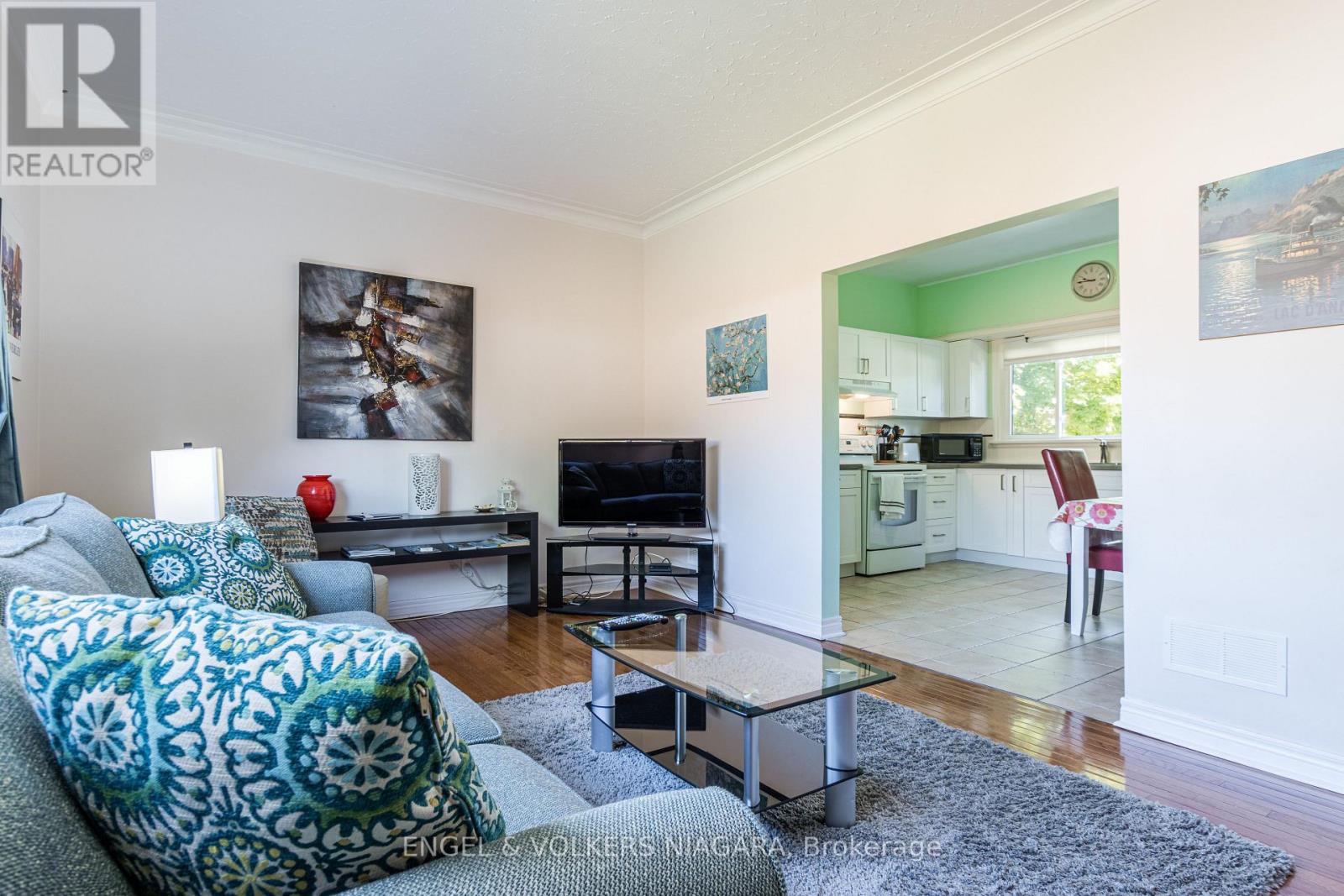 5969 Gladstone Street W, Niagara Falls, Ontario L2G 1W7 - Photo 10 - X12592600