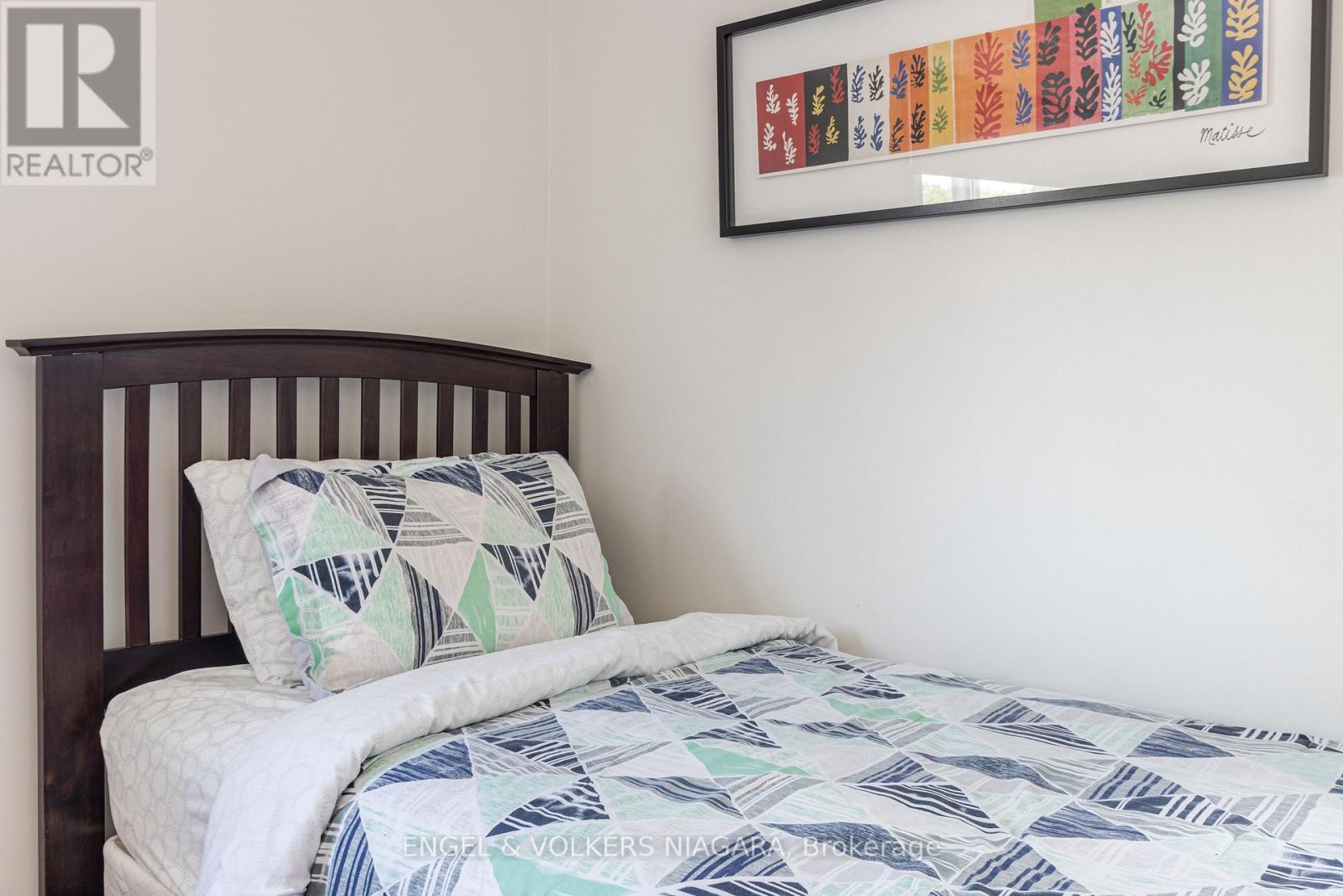 5969 Gladstone Street W, Niagara Falls, Ontario L2G 1W7 - Photo 14 - X12592600