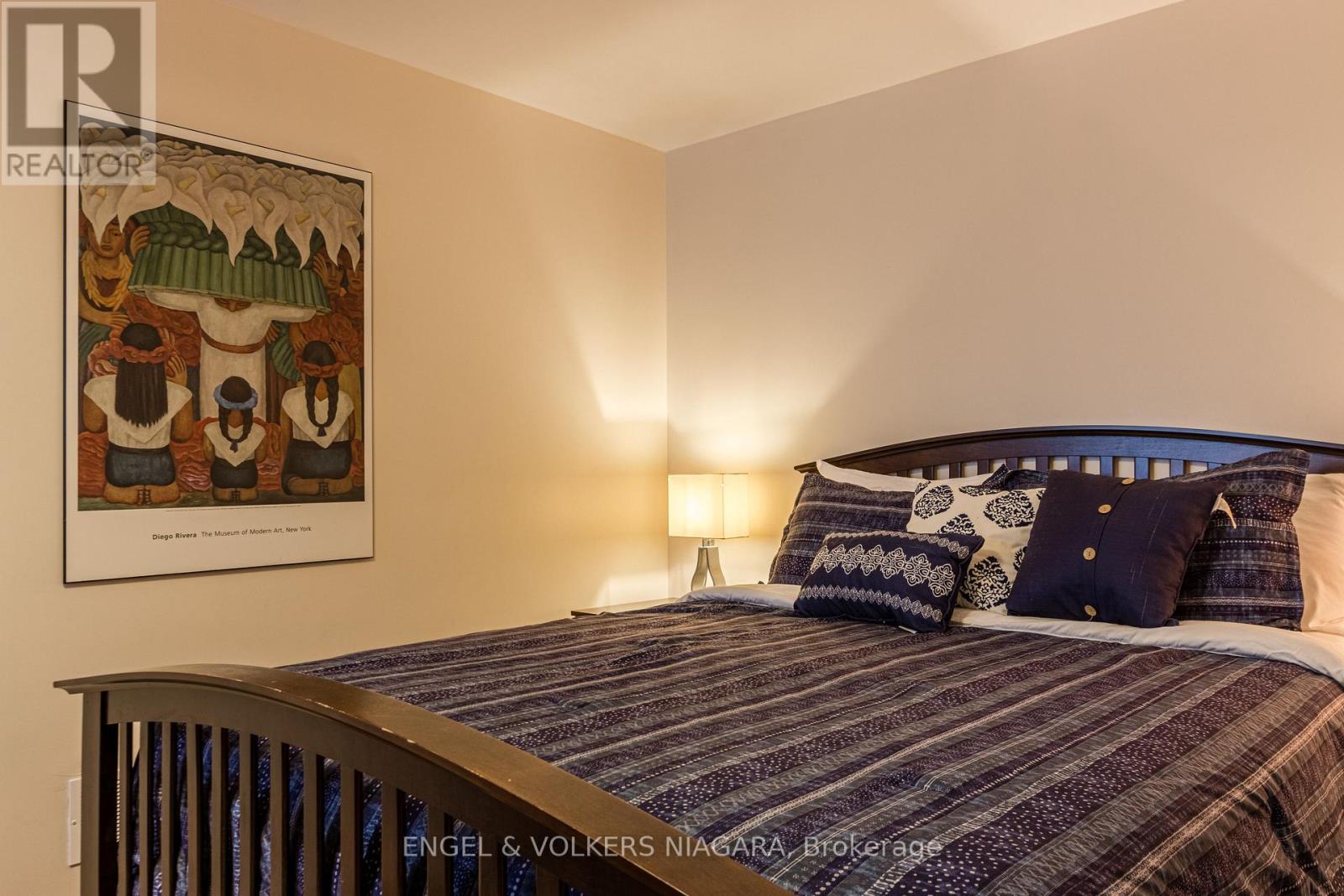 5969 Gladstone Street W, Niagara Falls, Ontario L2G 1W7 - Photo 18 - X12592600