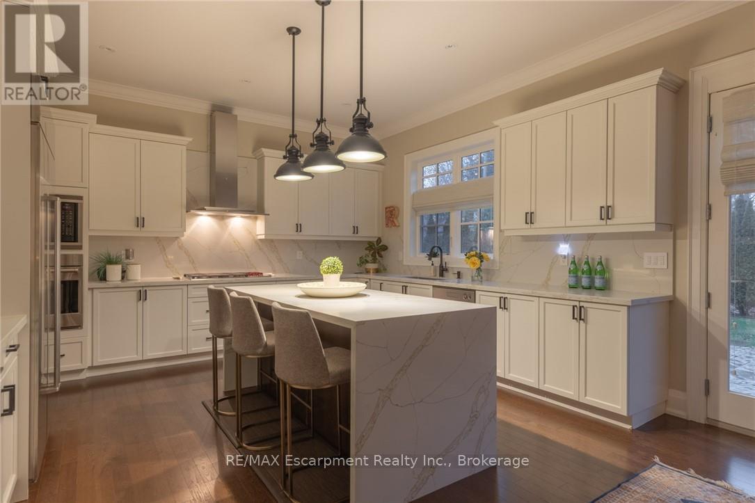 21 Lambert Common, Oakville, Ontario  L6K 0H6 - Photo 11 - W12360522