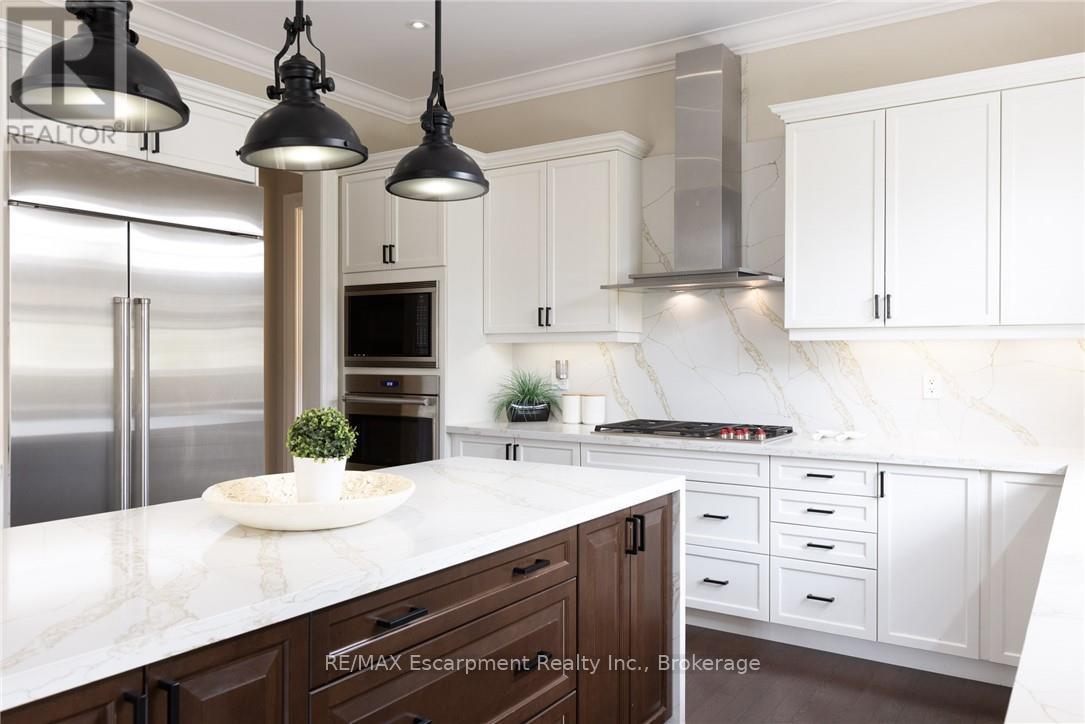 21 Lambert Common, Oakville, Ontario  L6K 0H6 - Photo 12 - W12360522