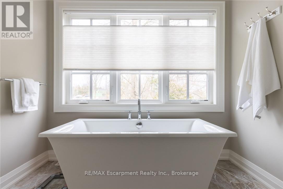 21 Lambert Common, Oakville, Ontario  L6K 0H6 - Photo 28 - W12360522