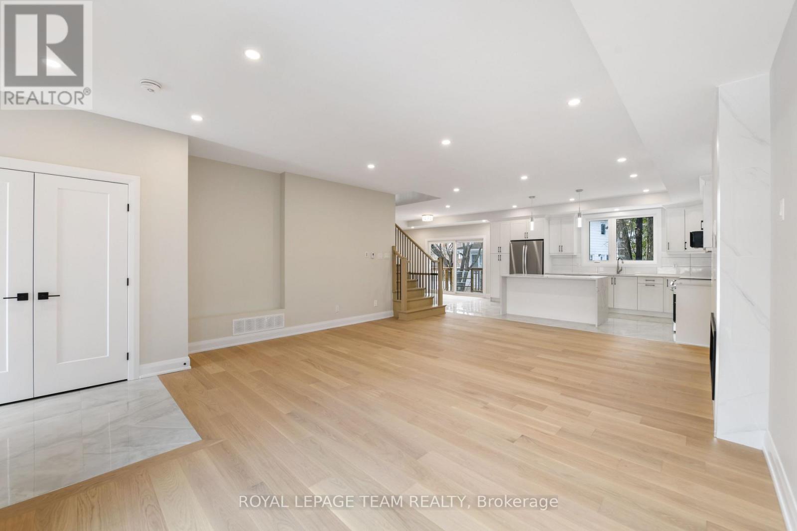 845 Melfa Crescent, Ottawa, Ontario K2C 0P5 - Photo 4 - X12591592