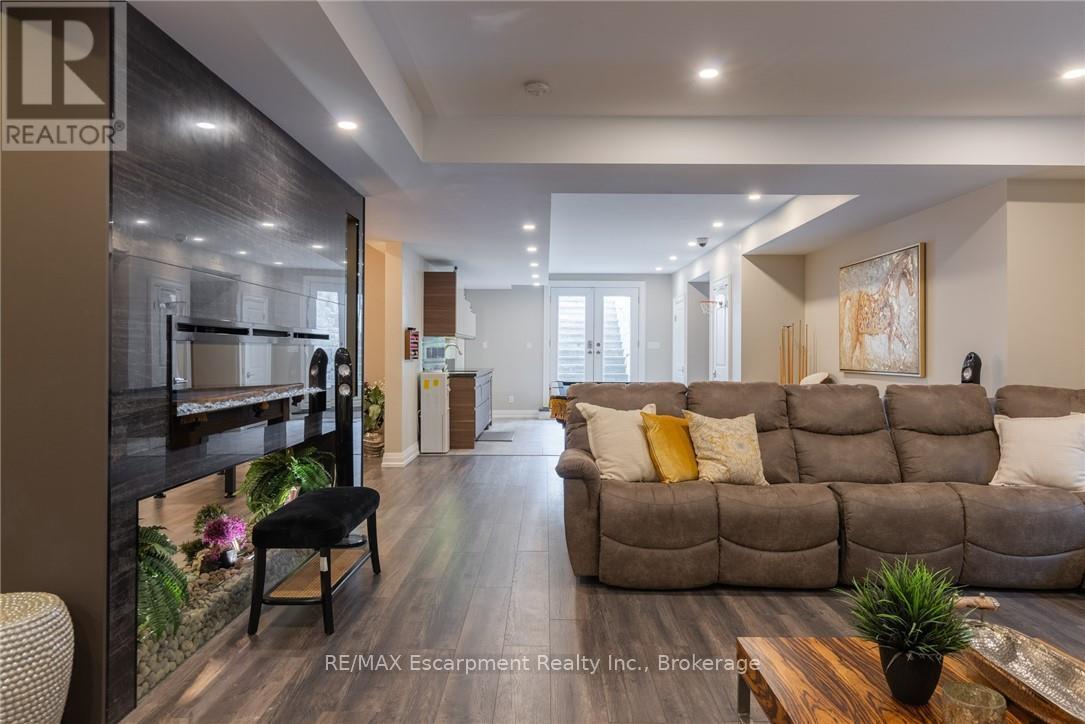 21 Lambert Common, Oakville, Ontario  L6K 0H6 - Photo 36 - W12360522