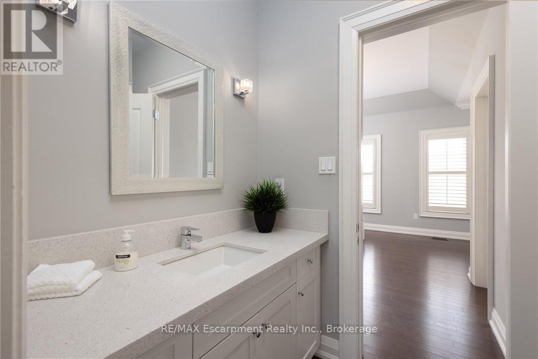 21 Lambert Common, Oakville, Ontario  L6K 0H6 - Photo 33 - W12360522