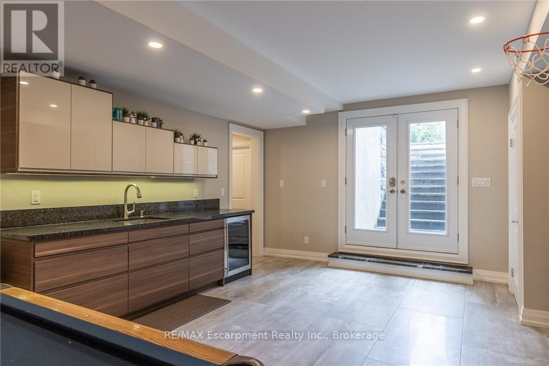 21 Lambert Common, Oakville, Ontario  L6K 0H6 - Photo 37 - W12360522