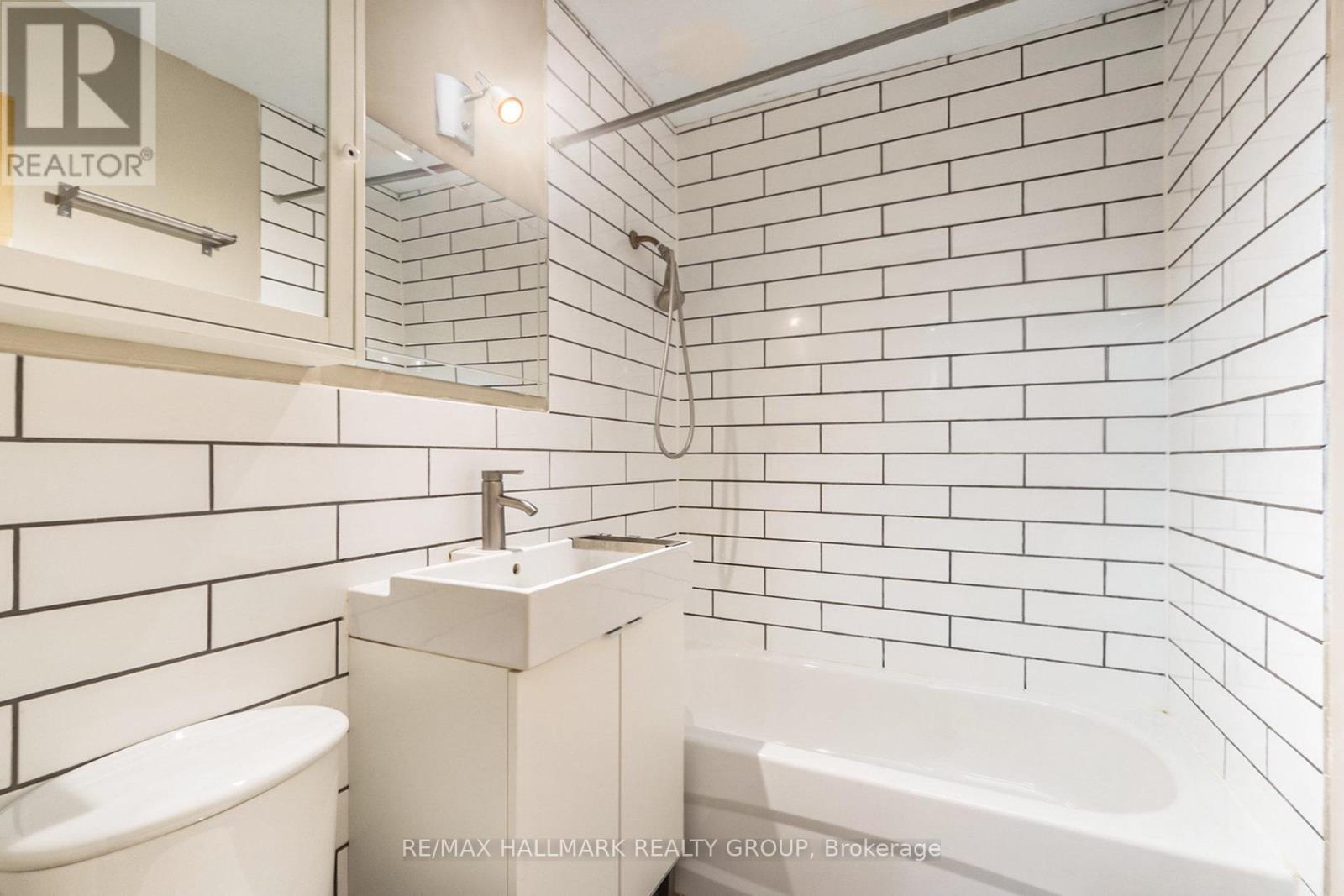 426 Blake Boulevard, Ottawa, Ontario K1K 1B1 - Photo 12 - X12591860