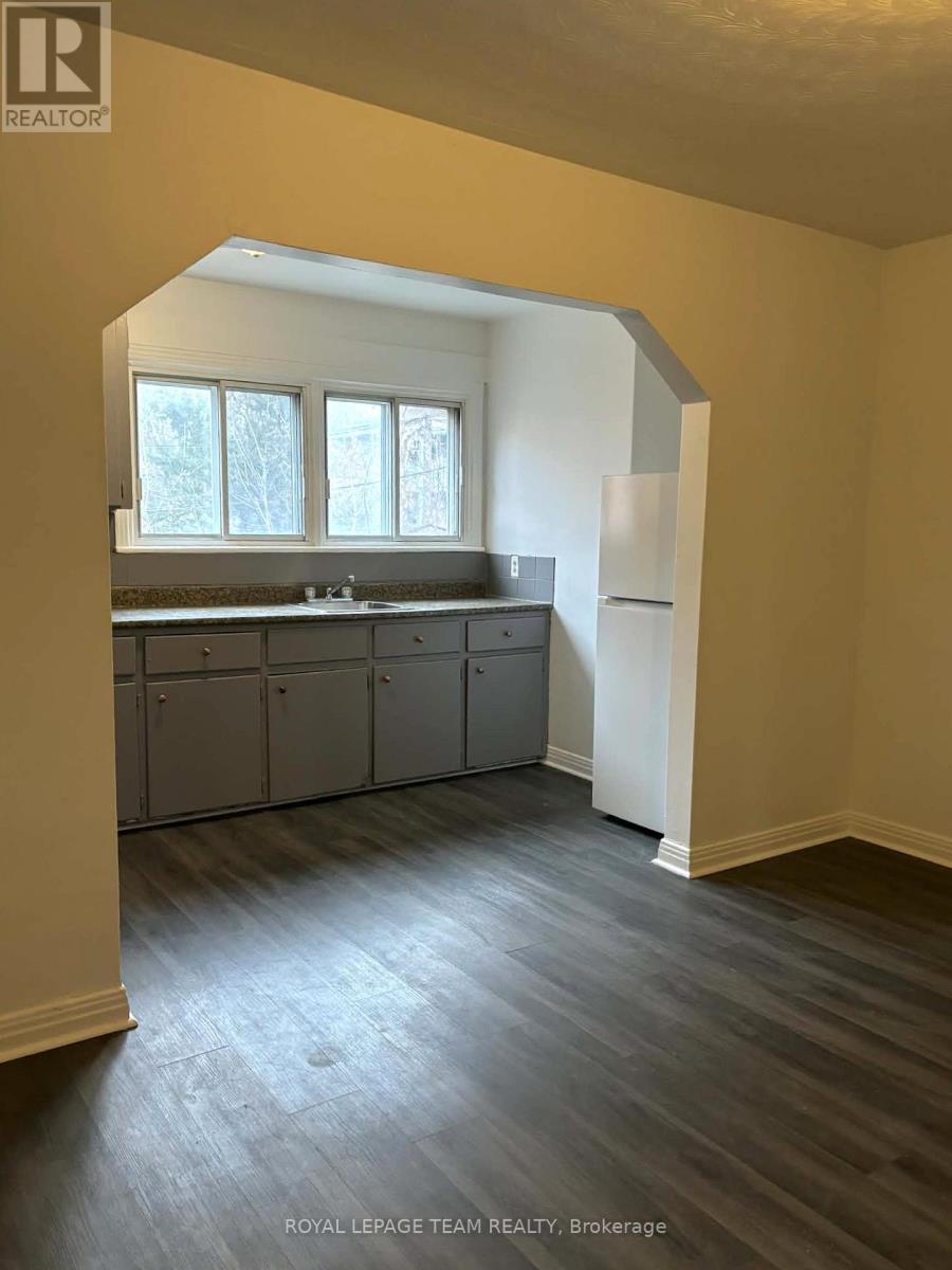 3 - 187 Bradley Avenue, Ottawa, Ontario K1L 7E1 - Photo 3 - X12592050