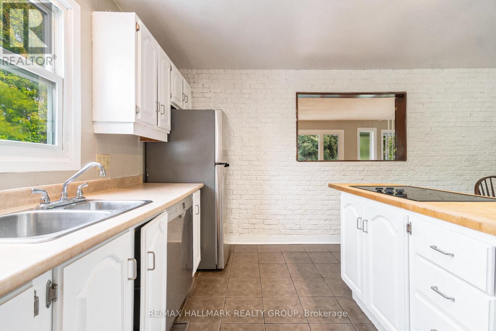 426 Blake Boulevard, Ottawa, Ontario K1K 1B1 - Photo 8 - X12592008