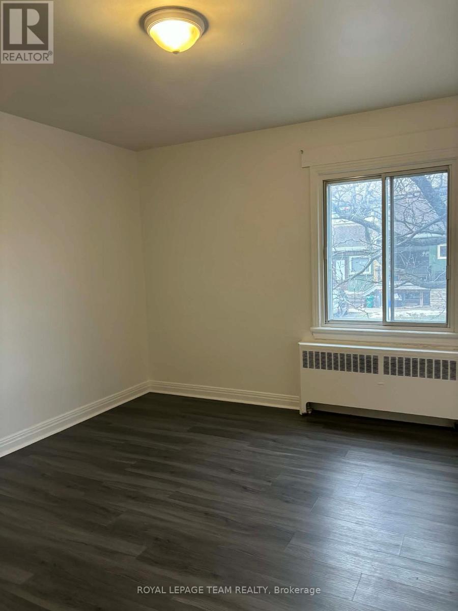 3 - 187 Bradley Avenue, Ottawa, Ontario K1L 7E1 - Photo 9 - X12592050