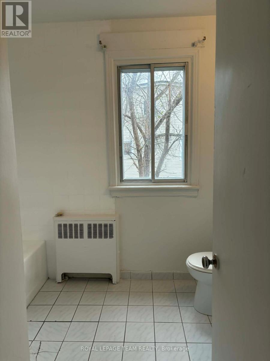 3 - 187 Bradley Avenue, Ottawa, Ontario K1L 7E1 - Photo 12 - X12592050