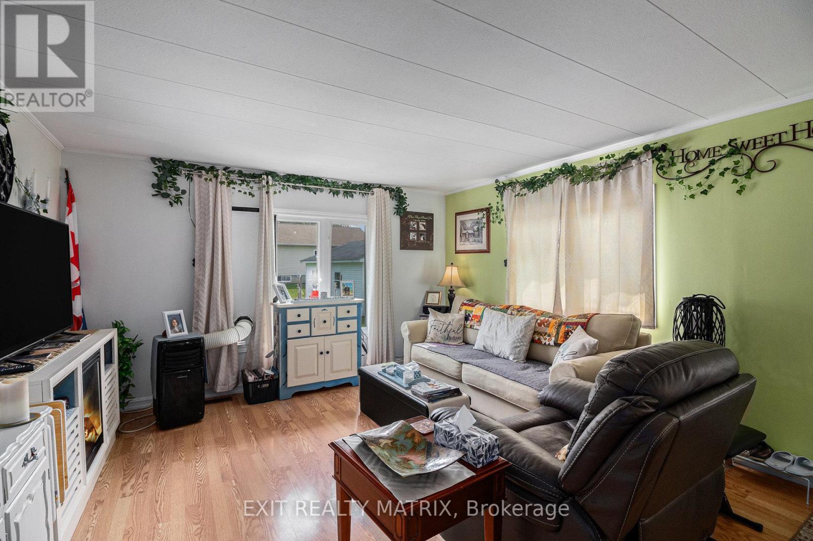 870 Concession 1 Road, Alfred And Plantagenet, Ontario K0B 1L0 - Photo 4 - X12592062