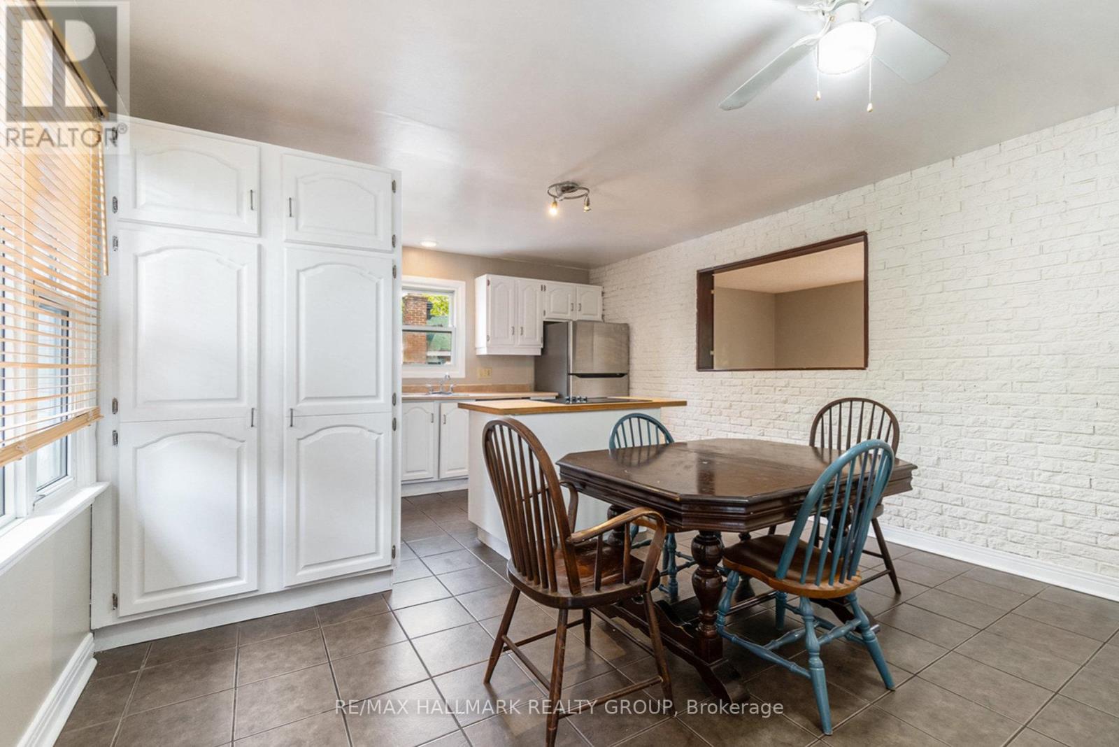 426 Blake Boulevard, Ottawa, Ontario K1K 1B1 - Photo 5 - X12592008