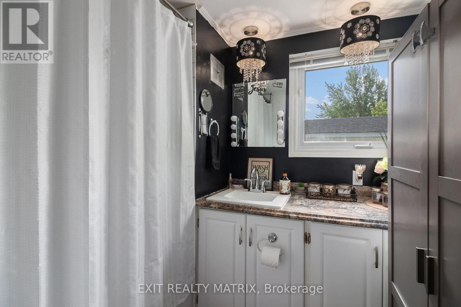 870 Concession 1 Road, Alfred And Plantagenet, Ontario K0B 1L0 - Photo 11 - X12592062