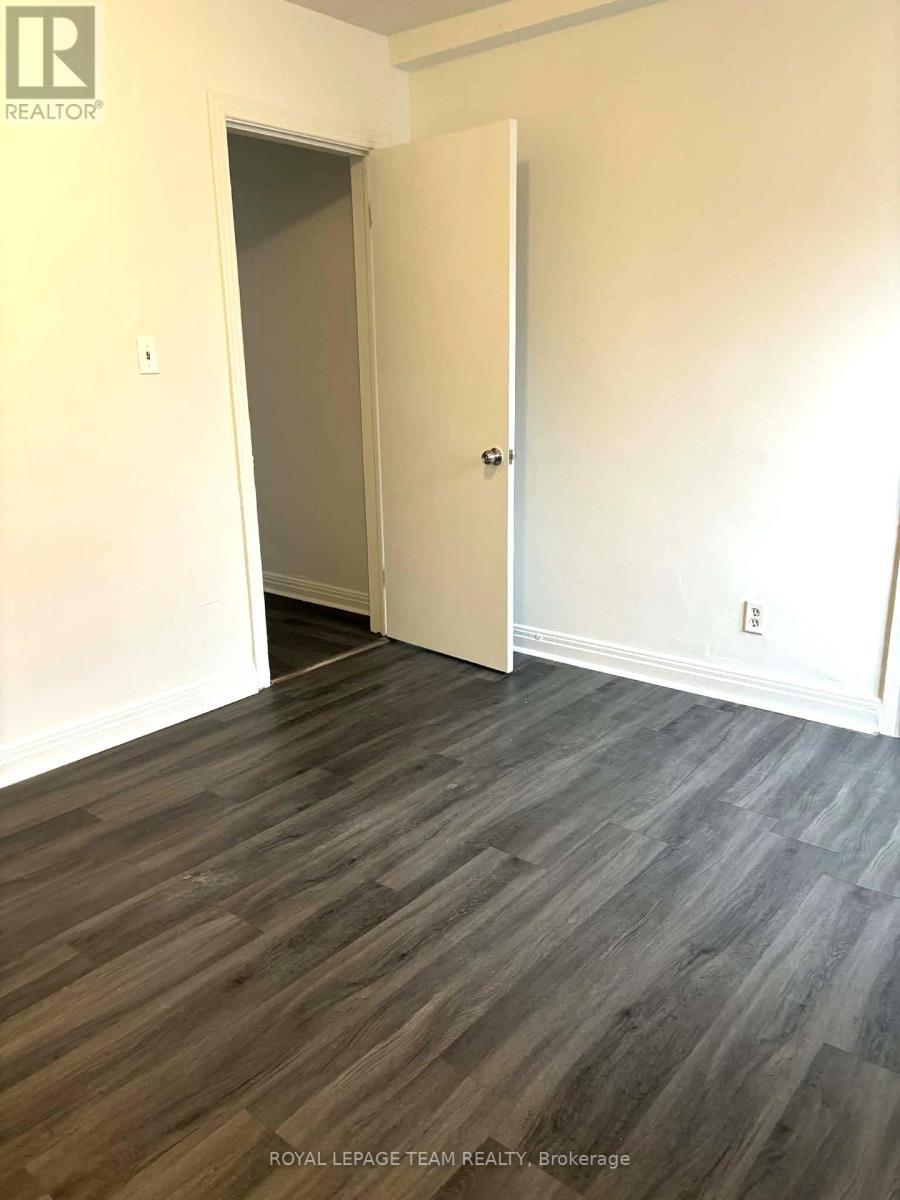 3 - 187 Bradley Avenue, Ottawa, Ontario K1L 7E1 - Photo 13 - X12592050