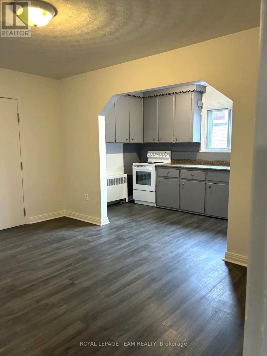 3 - 187 Bradley Avenue, Ottawa, Ontario K1L 7E1 - Photo 2 - X12592050