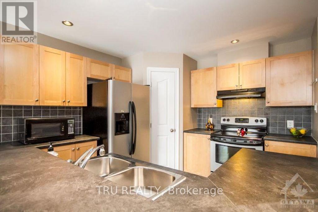 161 Tandalee Crescent, Ottawa, Ontario  K2M 0A2 - Photo 10 - X12592160