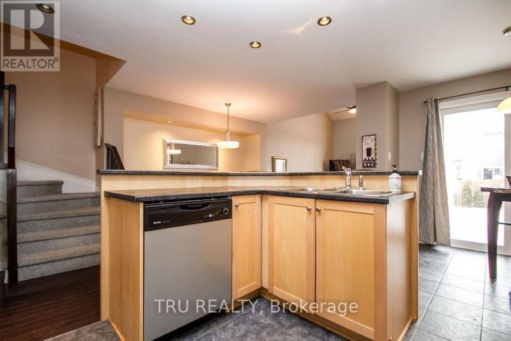 161 Tandalee Crescent, Ottawa, Ontario  K2M 0A2 - Photo 11 - X12592160