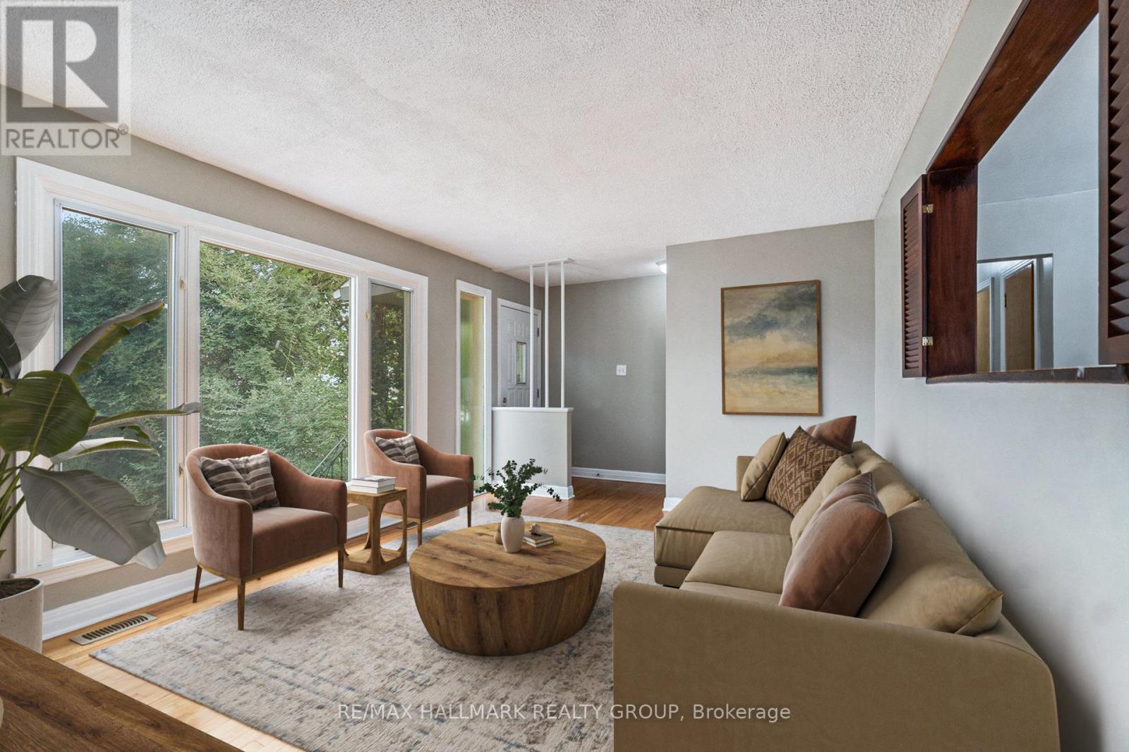 426 Blake Boulevard, Ottawa, Ontario K1K 1B1 - Photo 3 - X12592008