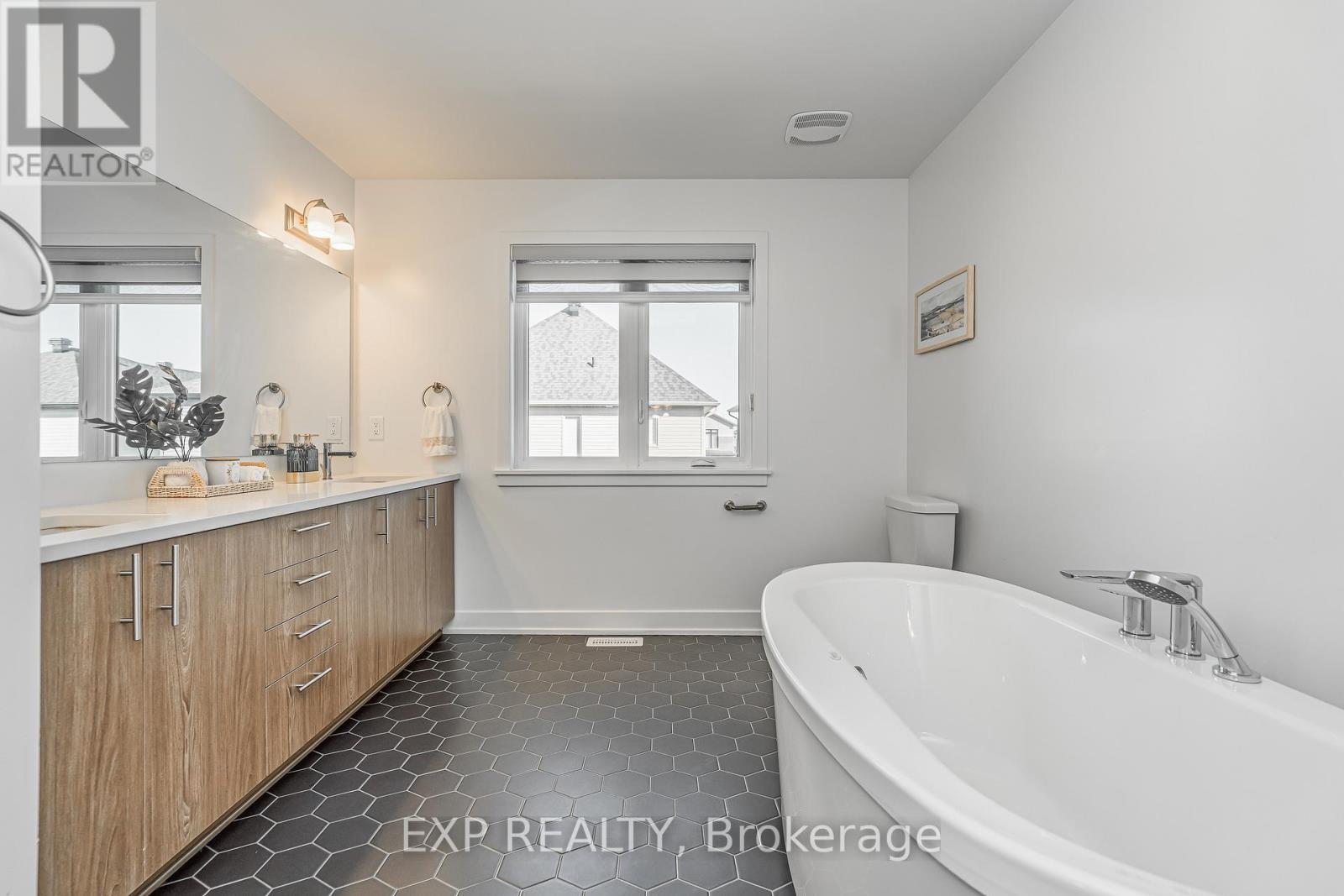 92 Big Dipper Street, Ottawa, Ontario K4M 0L9 - Photo 14 - X12592158