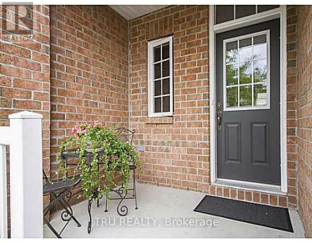 161 Tandalee Crescent, Ottawa, Ontario  K2M 0A2 - Photo 2 - X12592160