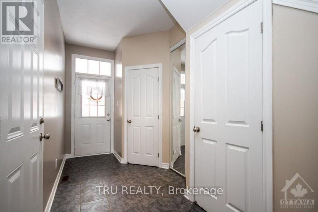 161 Tandalee Crescent, Ottawa, Ontario  K2M 0A2 - Photo 3 - X12592160