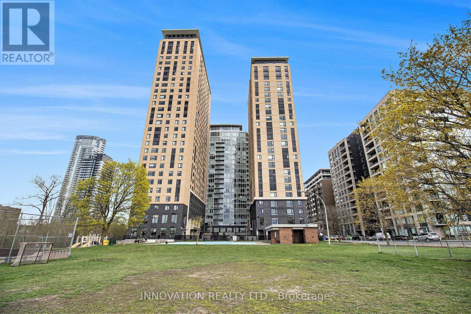 1702 - 105 Champagne Avenue S, Ottawa, Ontario K1S 5E5 - Photo 1 - X12592282