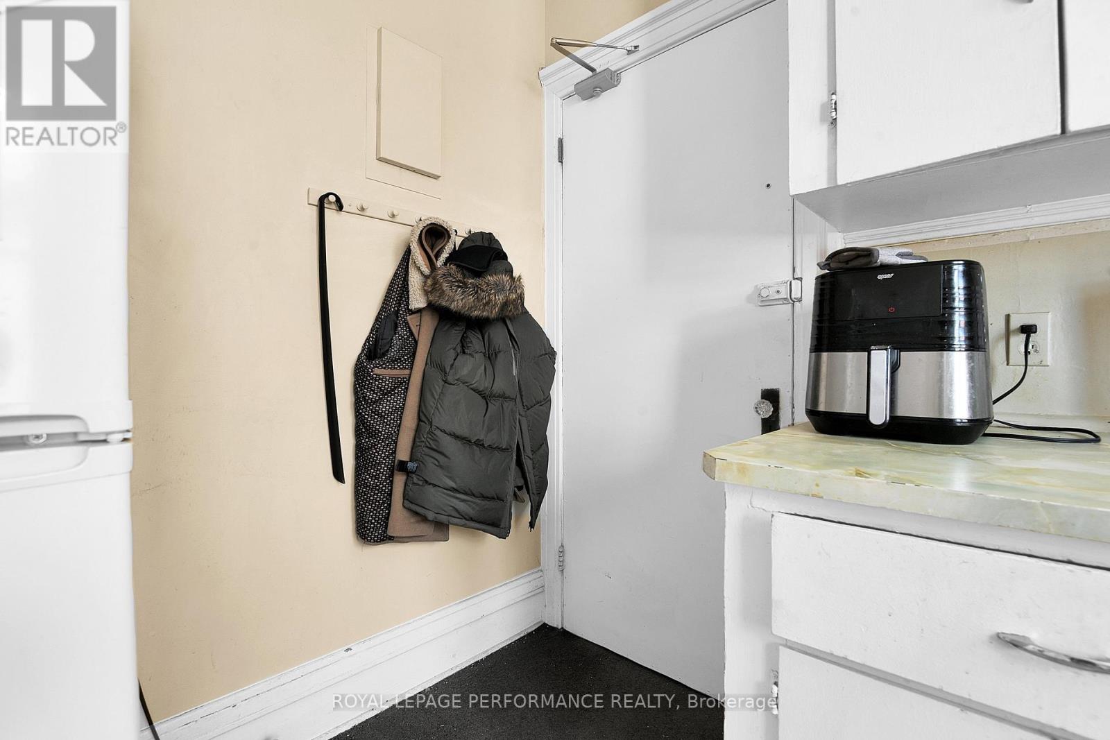 66 Delaware Avenue, Ottawa, Ontario K2P 0Z3 - Photo 24 - X12592248