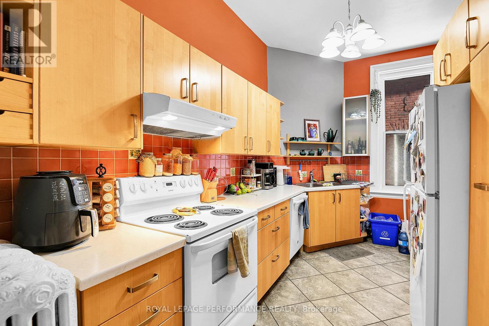 66 Delaware Avenue, Ottawa, Ontario K2P 0Z3 - Photo 8 - X12592248