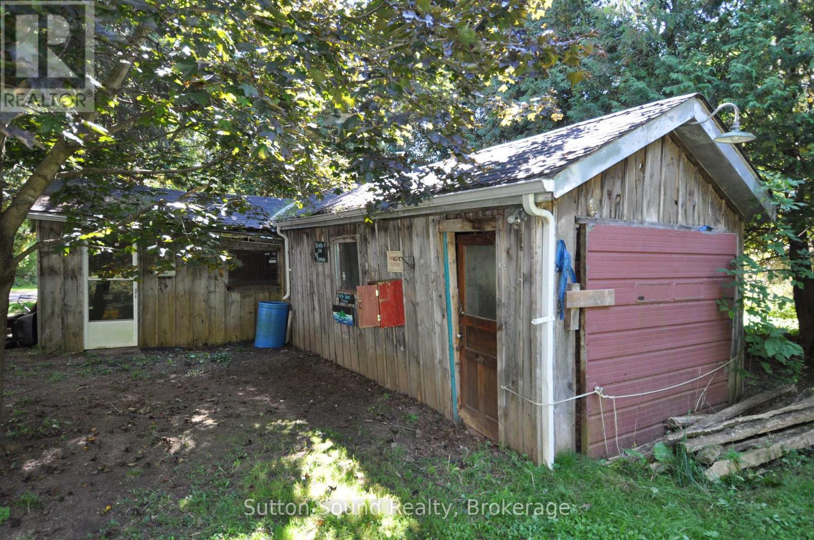 758016 Girl Guide Road, Georgian Bluffs, Ontario N4K 5N7 - Photo 13 - X12414442