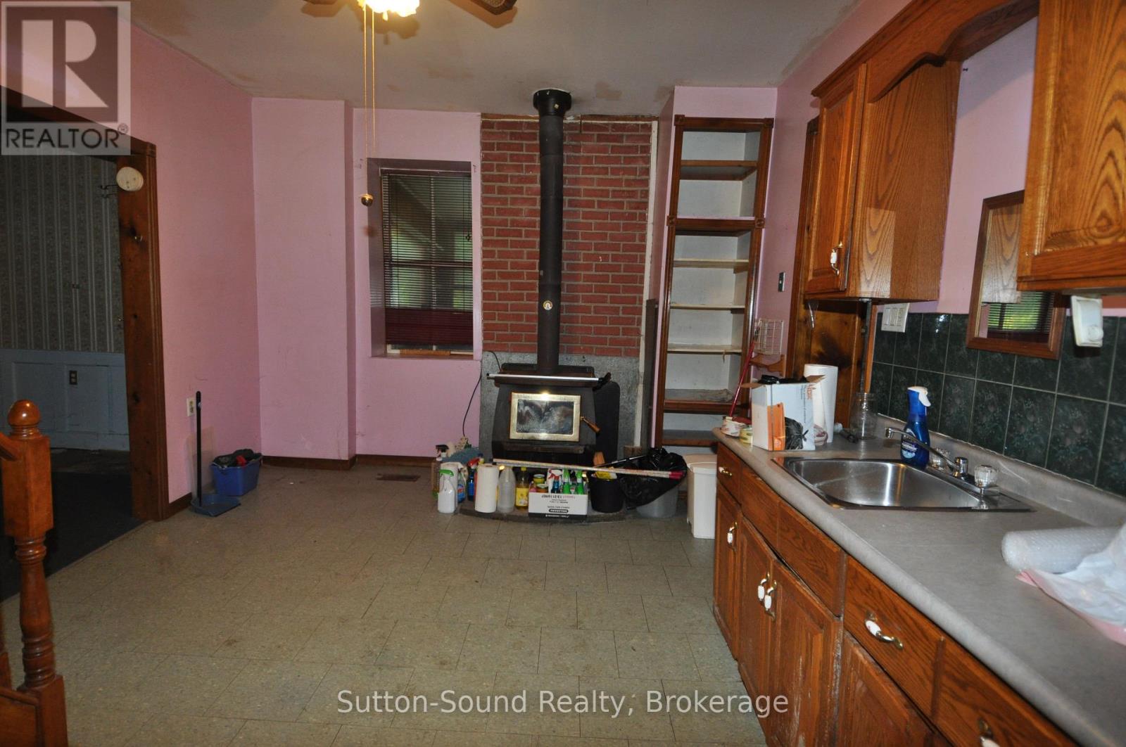 758016 Girl Guide Road, Georgian Bluffs, Ontario N4K 5N7 - Photo 17 - X12414442