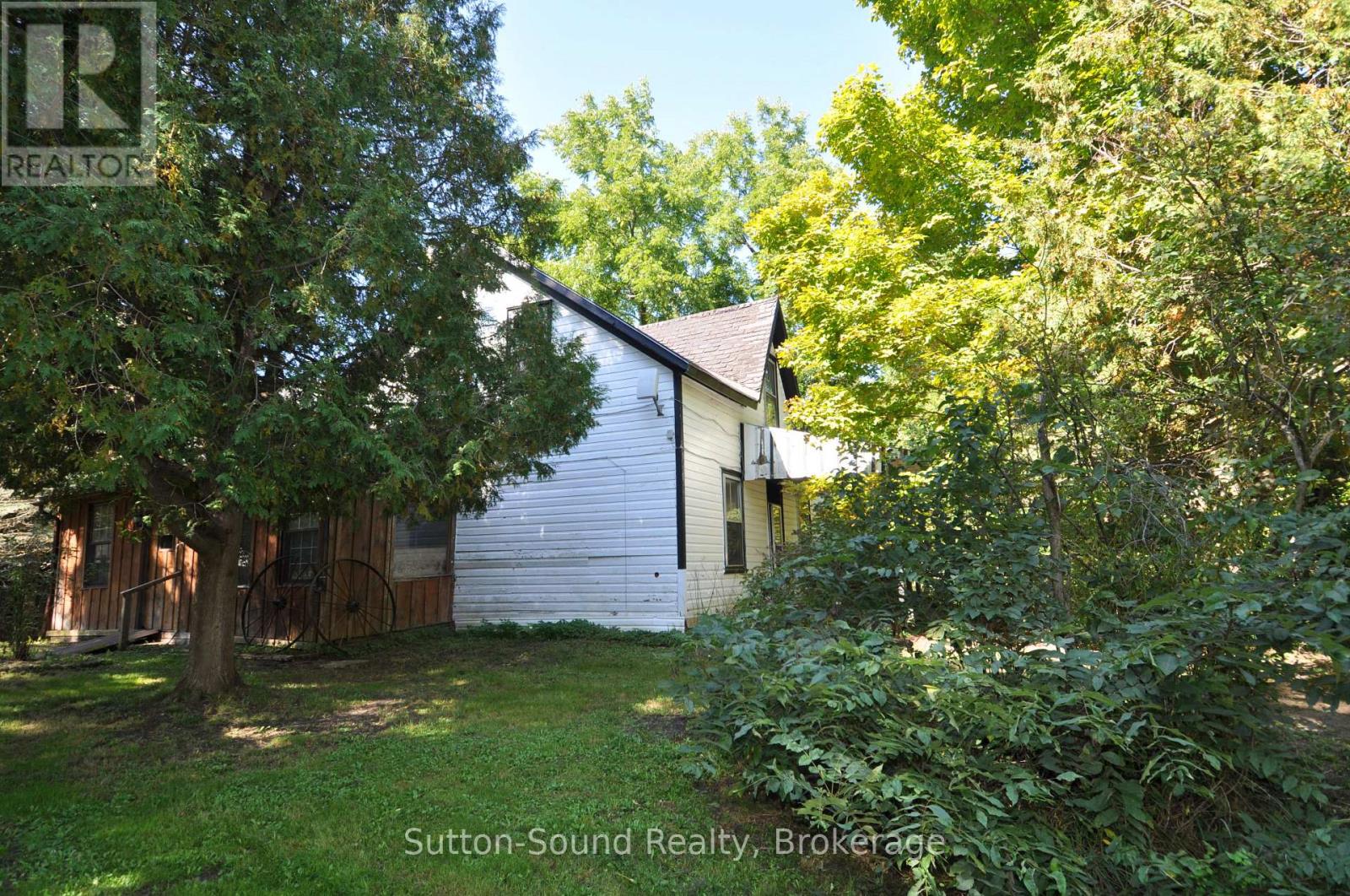 758016 Girl Guide Road, Georgian Bluffs, Ontario N4K 5N7 - Photo 31 - X12414442