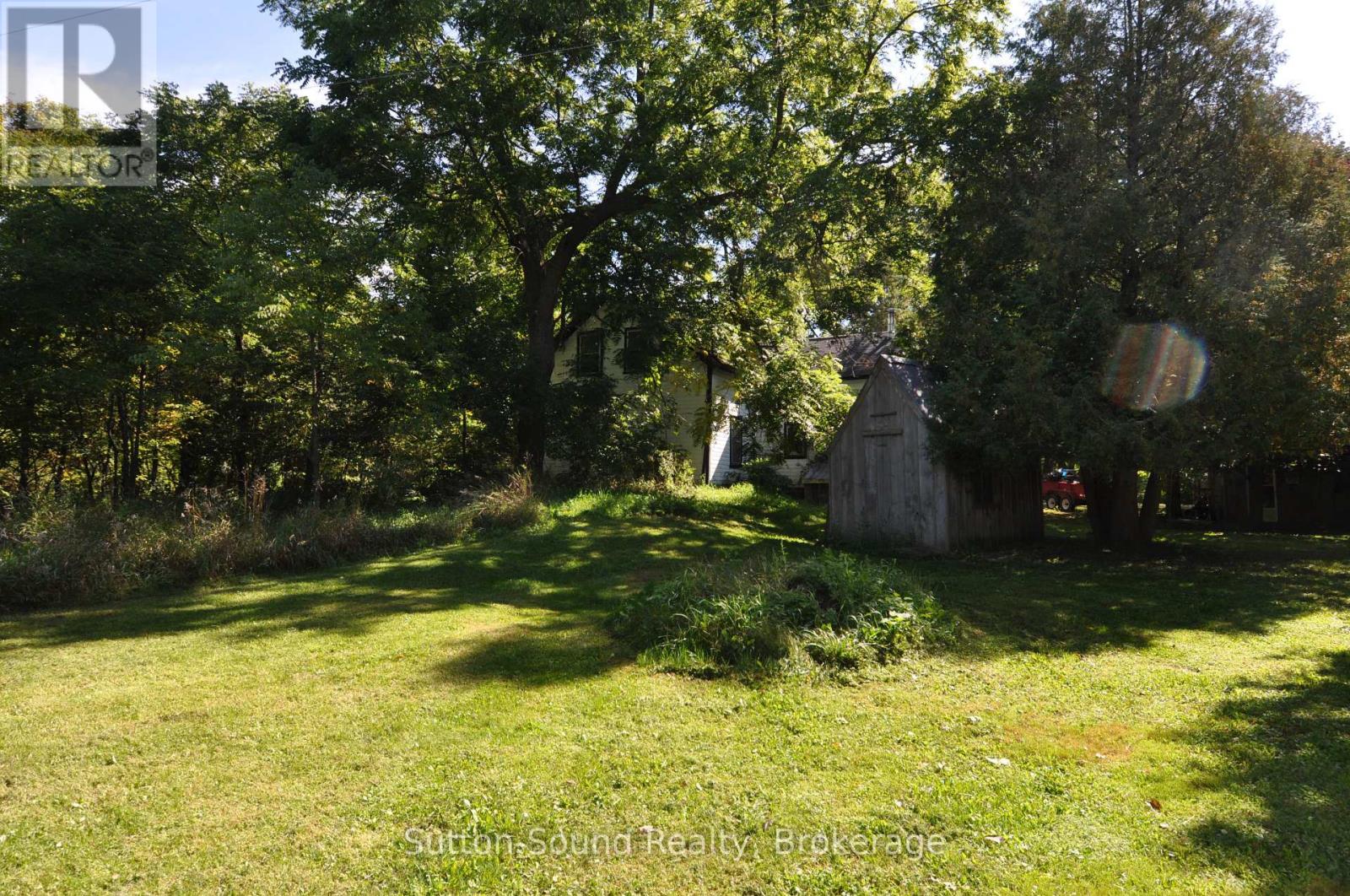 758016 Girl Guide Road, Georgian Bluffs, Ontario N4K 5N7 - Photo 4 - X12414442