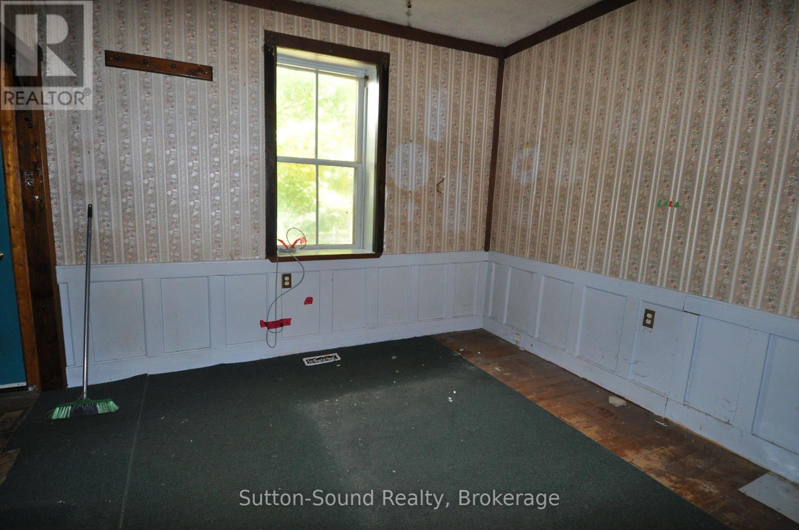 758016 Girl Guide Road, Georgian Bluffs, Ontario N4K 5N7 - Photo 18 - X12414442