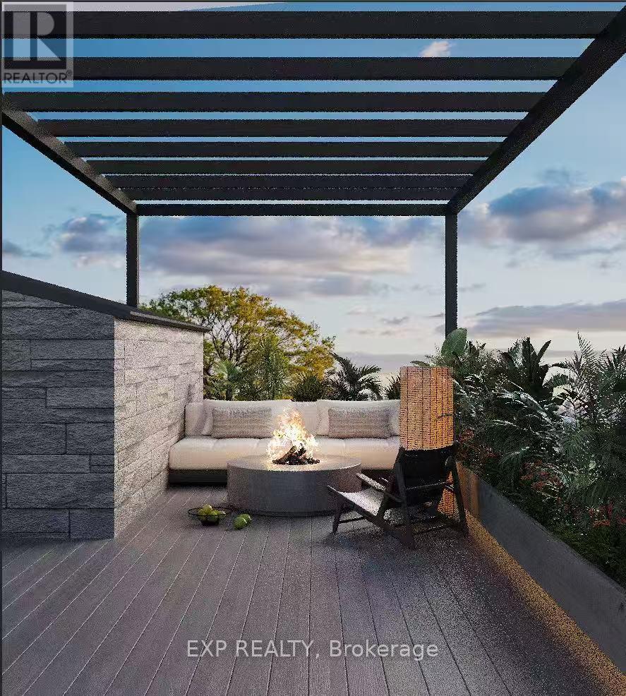 126 Garden Avenue, Richmond Hill, Ontario  L4C 6M1 - Photo 4 - N12592598