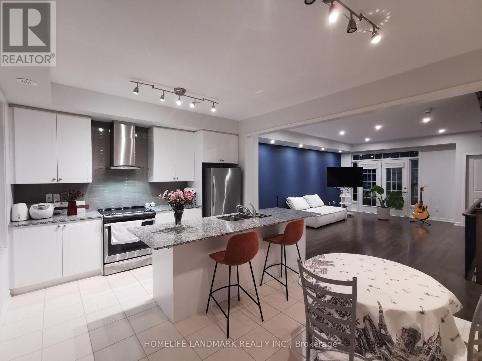 84 Lady Dolores Avenue, Vaughan, Ontario L6A 4Y4 - Photo 3 - N12592628